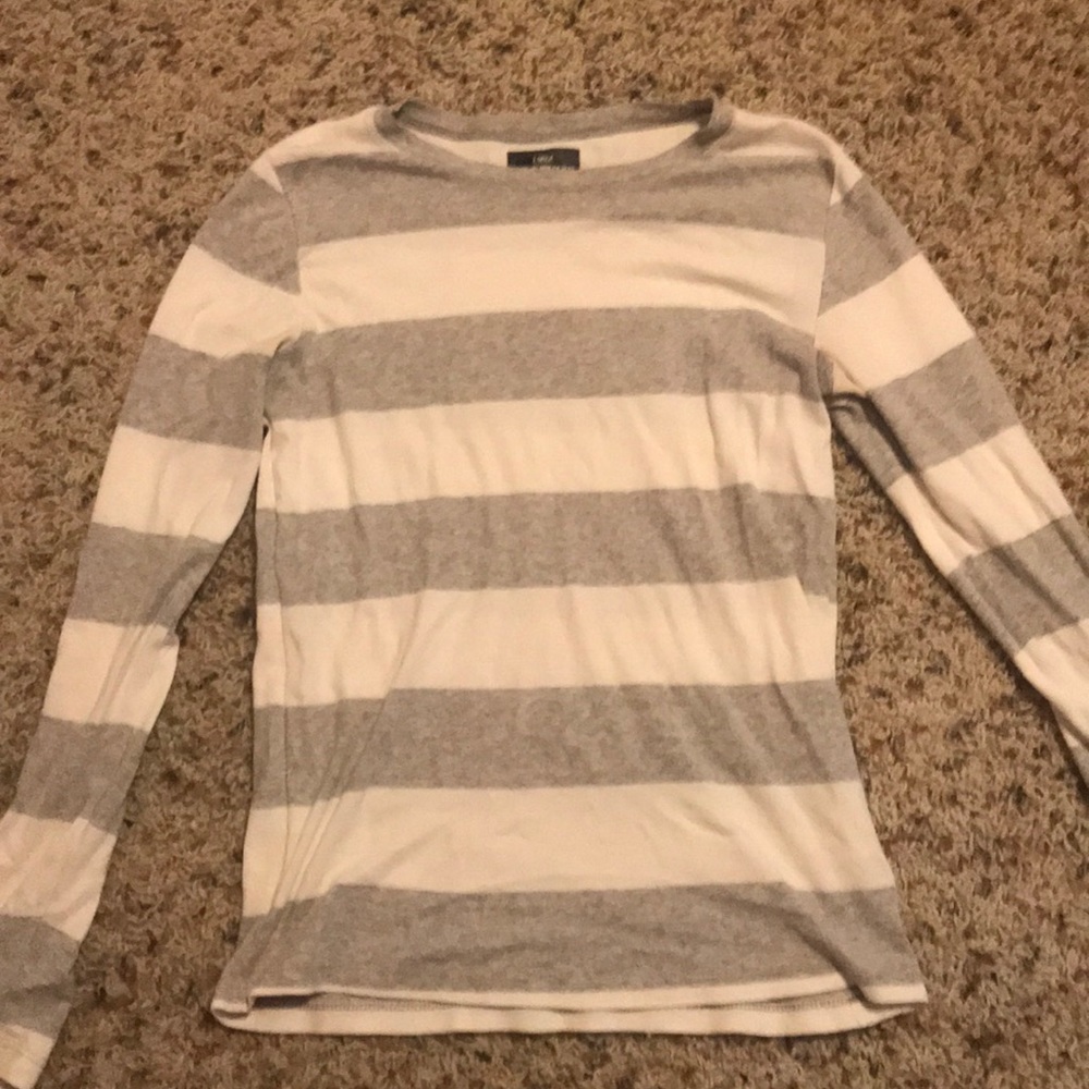 Long sleeve tee. Size large. Great condition